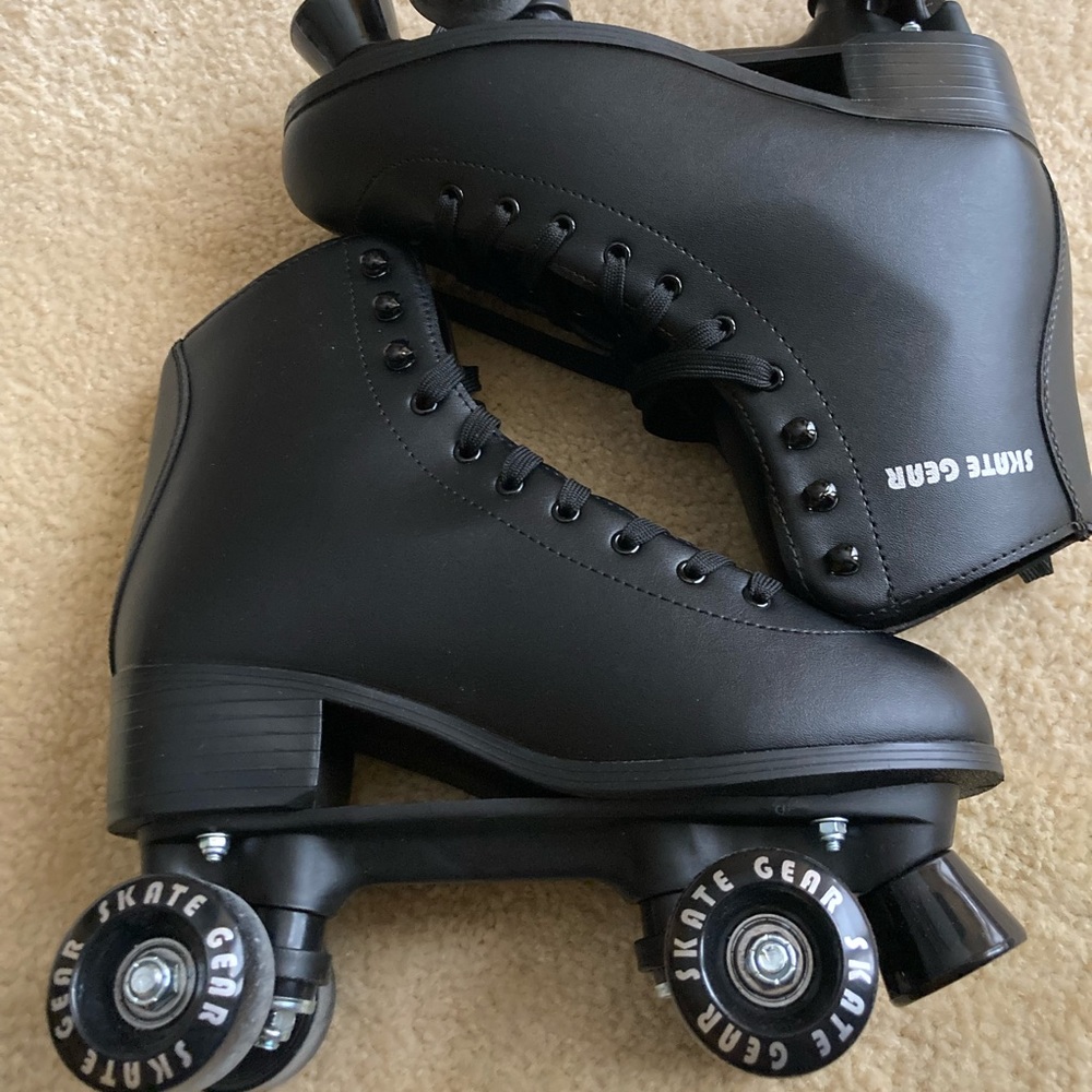 Black Skate Gear Roller Skates